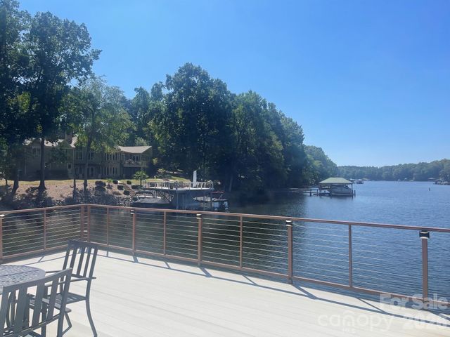 140 Holt Lane, Mooresville, NC 28117