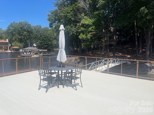 140 Holt Lane, Mooresville, NC 28117