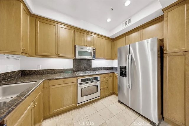 128 N Oak Knoll 111, Pasadena, CA 91101