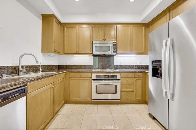 128 N Oak Knoll 111, Pasadena, CA 91101