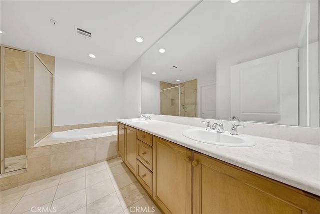 128 N Oak Knoll 111, Pasadena, CA 91101