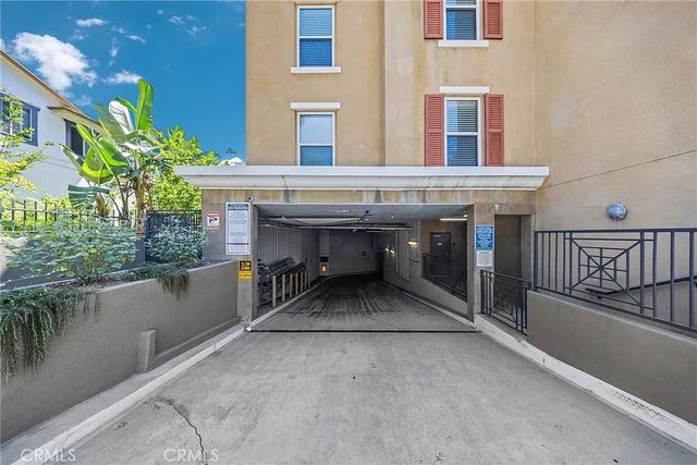 128 N Oak Knoll 111, Pasadena, CA 91101