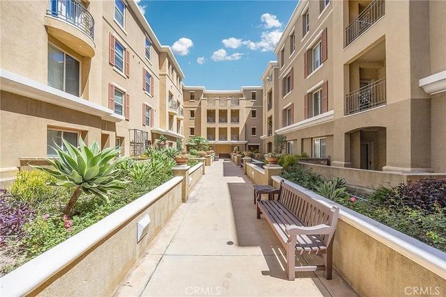 128 N Oak Knoll 111, Pasadena, CA 91101