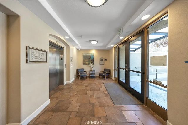 128 N Oak Knoll 111, Pasadena, CA 91101