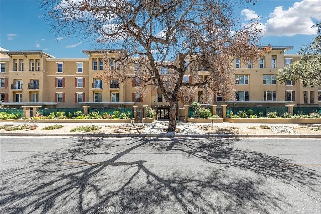 128 N Oak Knoll 111, Pasadena, CA 91101