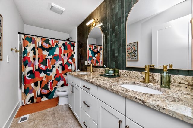 14630 Brookview Drive, Urbandale, IA 50325