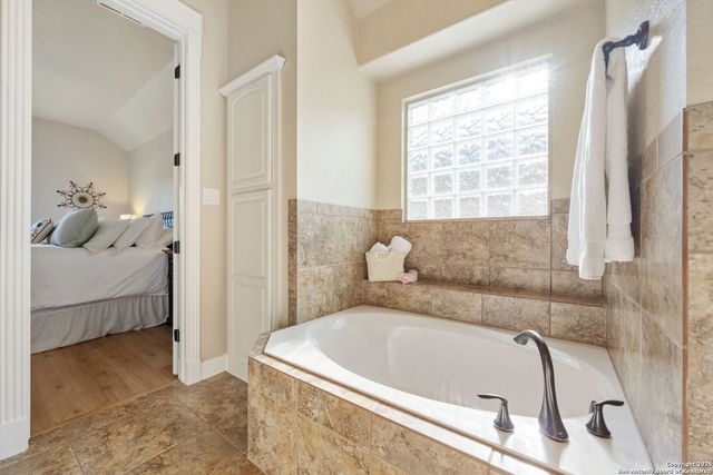 30319 CIBOLO RUN, Fair Oaks Ranch, TX 78015