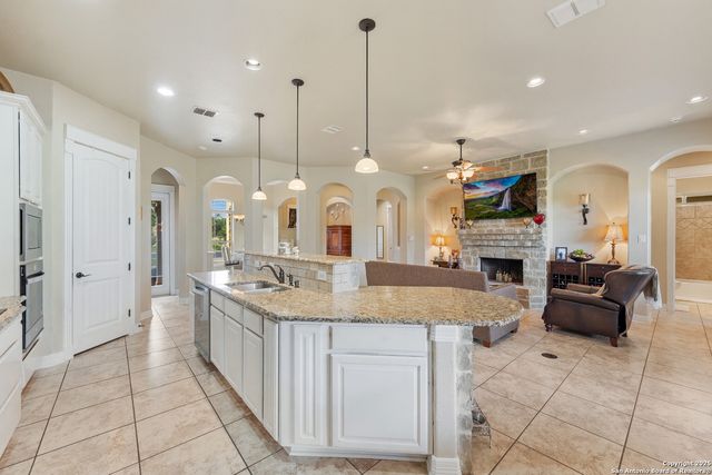 30319 CIBOLO RUN, Fair Oaks Ranch, TX 78015