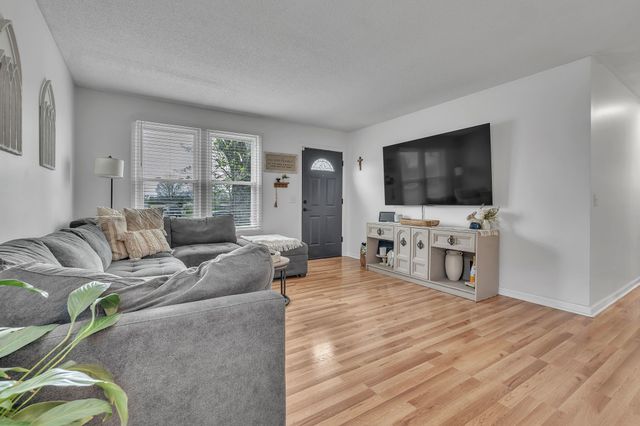 1307 Raden Dr, Lebanon, TN 37087