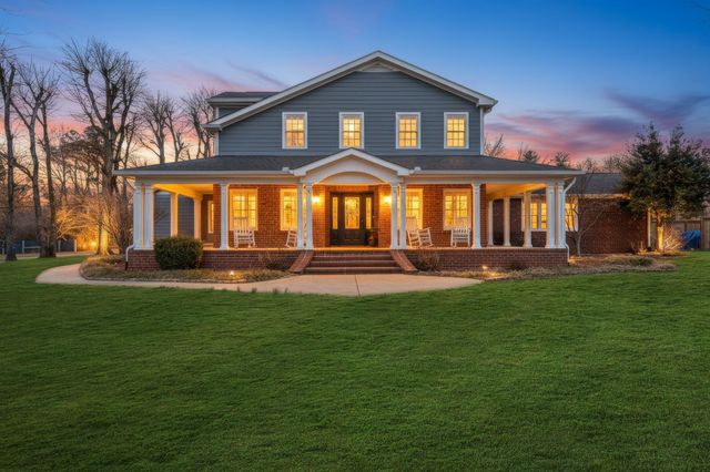 5032 Twin Lakes Dr, Old Hickory, TN 37138