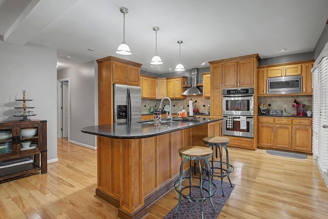 5032 Twin Lakes Dr, Old Hickory, TN 37138