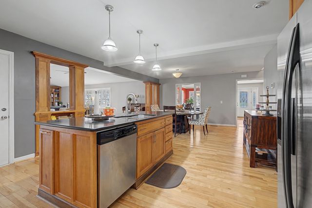 5032 Twin Lakes Dr, Old Hickory, TN 37138