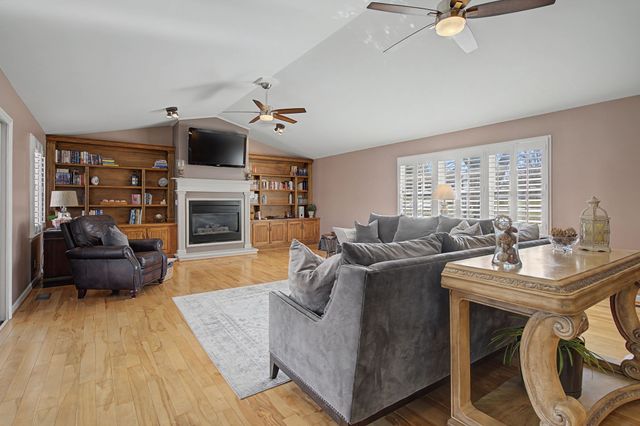 5032 Twin Lakes Dr, Old Hickory, TN 37138