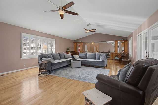 5032 Twin Lakes Dr, Old Hickory, TN 37138