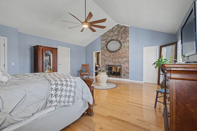 5032 Twin Lakes Dr, Old Hickory, TN 37138