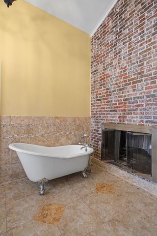 5032 Twin Lakes Dr, Old Hickory, TN 37138