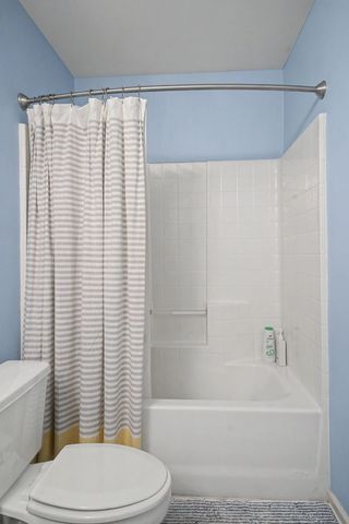 5032 Twin Lakes Dr, Old Hickory, TN 37138