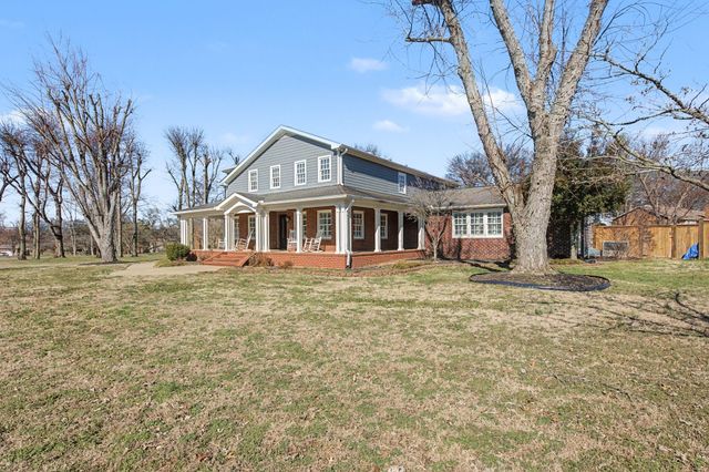 5032 Twin Lakes Dr, Old Hickory, TN 37138