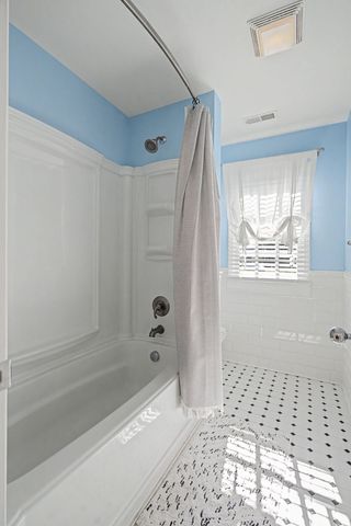 5032 Twin Lakes Dr, Old Hickory, TN 37138