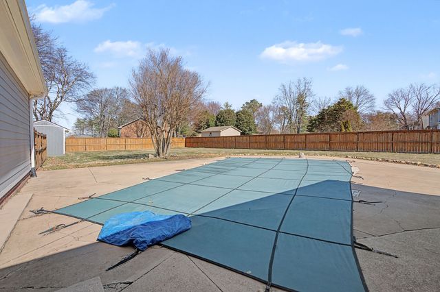 5032 Twin Lakes Dr, Old Hickory, TN 37138