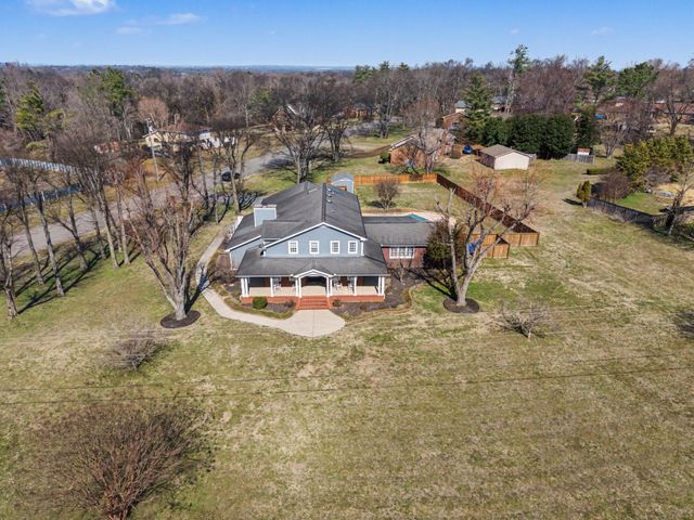 5032 Twin Lakes Dr, Old Hickory, TN 37138