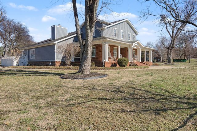 5032 Twin Lakes Dr, Old Hickory, TN 37138