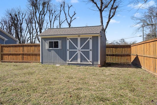 5032 Twin Lakes Dr, Old Hickory, TN 37138