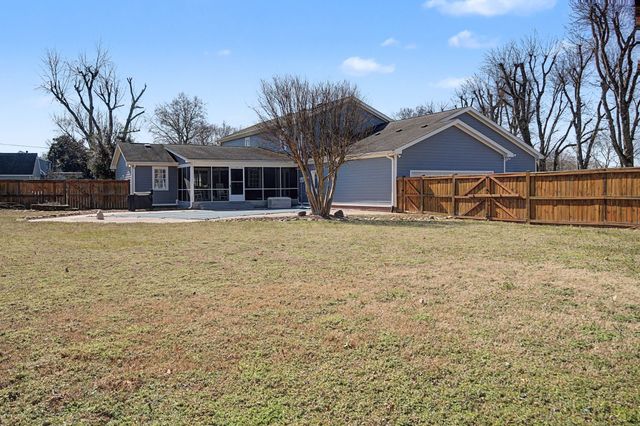 5032 Twin Lakes Dr, Old Hickory, TN 37138