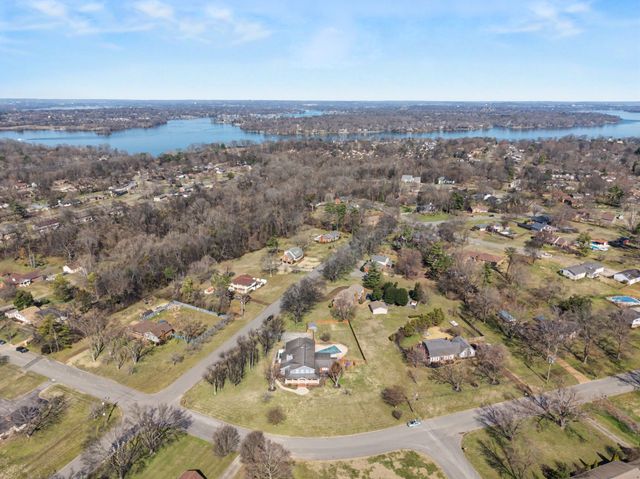 5032 Twin Lakes Dr, Old Hickory, TN 37138