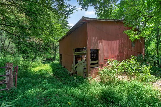 2949 Wilmouth Creek Rd, Liberty, TN 37095