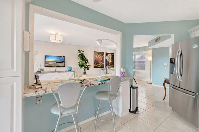 7507 La Paz Boulevard 202, Boca Raton, FL 33433