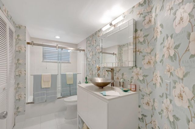 7507 La Paz Boulevard 202, Boca Raton, FL 33433