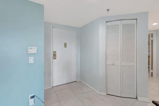 7507 La Paz Boulevard 202, Boca Raton, FL 33433