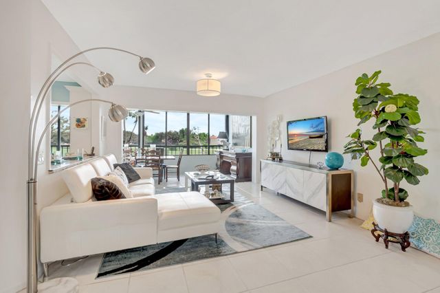 7507 La Paz Boulevard 202, Boca Raton, FL 33433