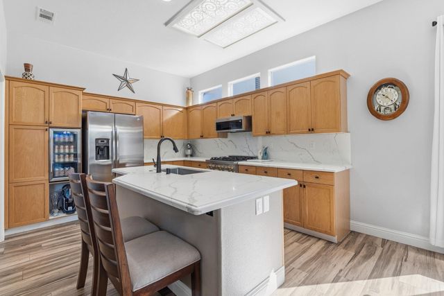 10455 E Greenbury Way, Clovis, CA 93619