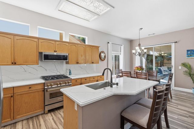 10455 E Greenbury Way, Clovis, CA 93619