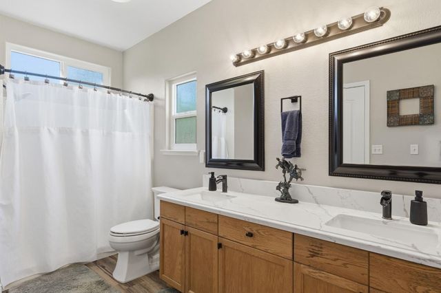 10455 E Greenbury Way, Clovis, CA 93619