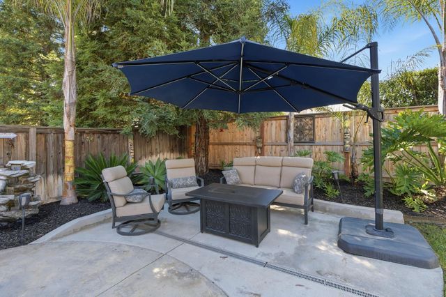 10455 E Greenbury Way, Clovis, CA 93619