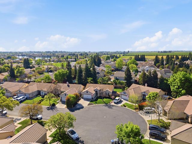 10455 E Greenbury Way, Clovis, CA 93619