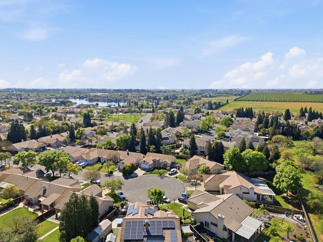 10455 E Greenbury Way, Clovis, CA 93619