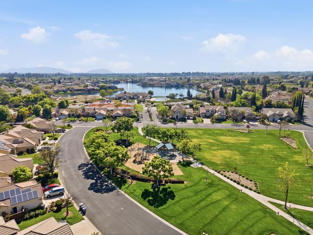 10455 E Greenbury Way, Clovis, CA 93619