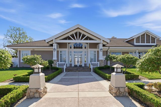 10455 E Greenbury Way, Clovis, CA 93619