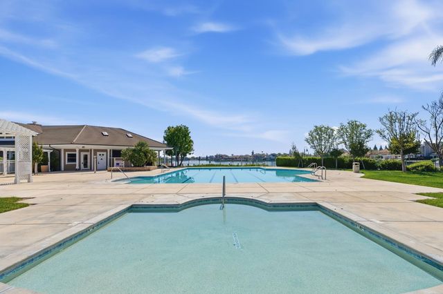 10455 E Greenbury Way, Clovis, CA 93619