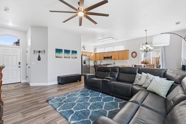 10455 E Greenbury Way, Clovis, CA 93619