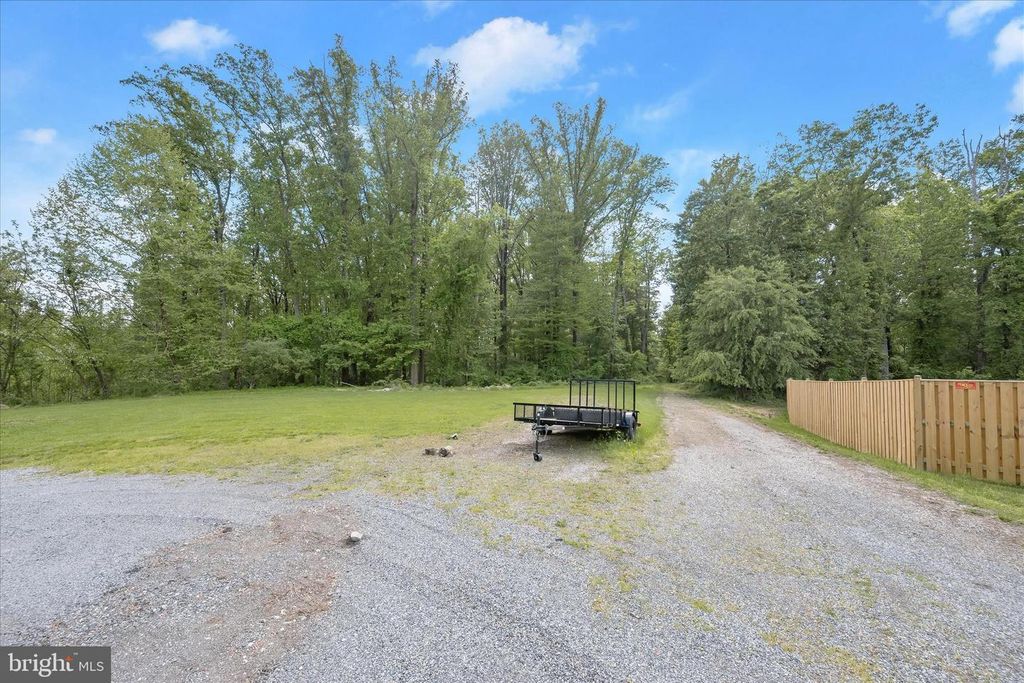 Image 4 of property listing at 2994 FALLS RUN RD, Randallstown, MD 21133