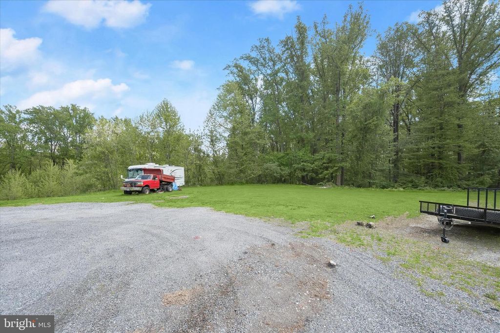 Image 6 of property listing at 2994 FALLS RUN RD, Randallstown, MD 21133