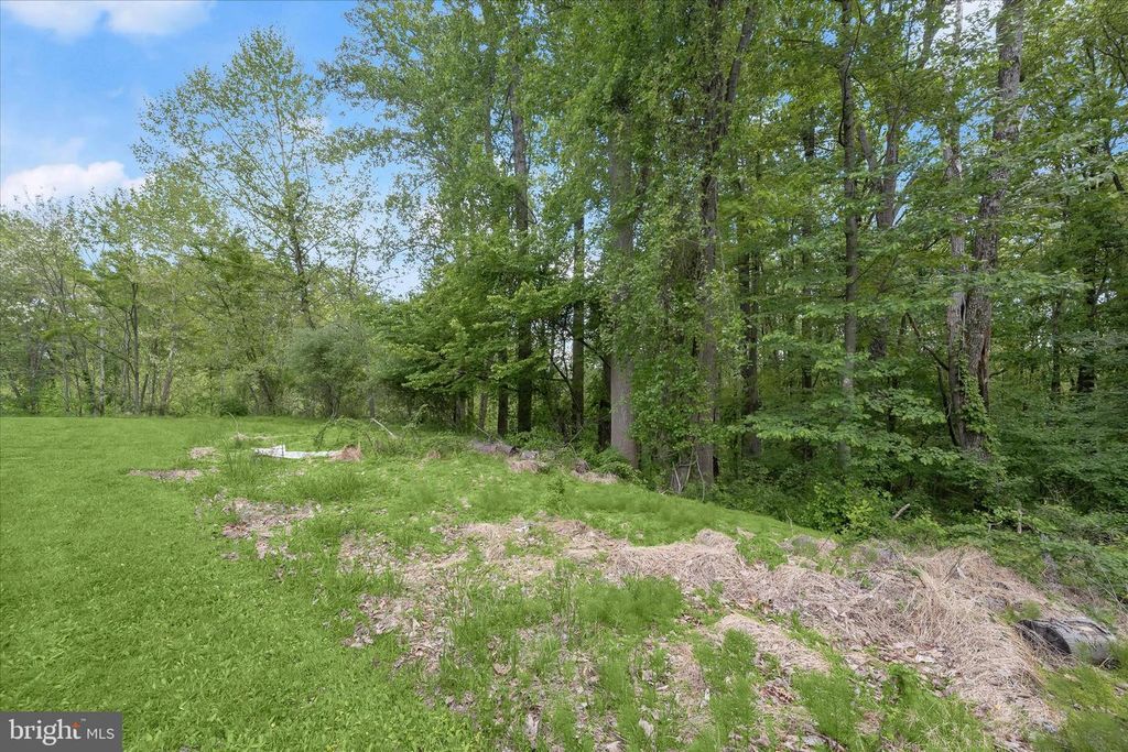 Image 8 of property listing at 2994 FALLS RUN RD, Randallstown, MD 21133