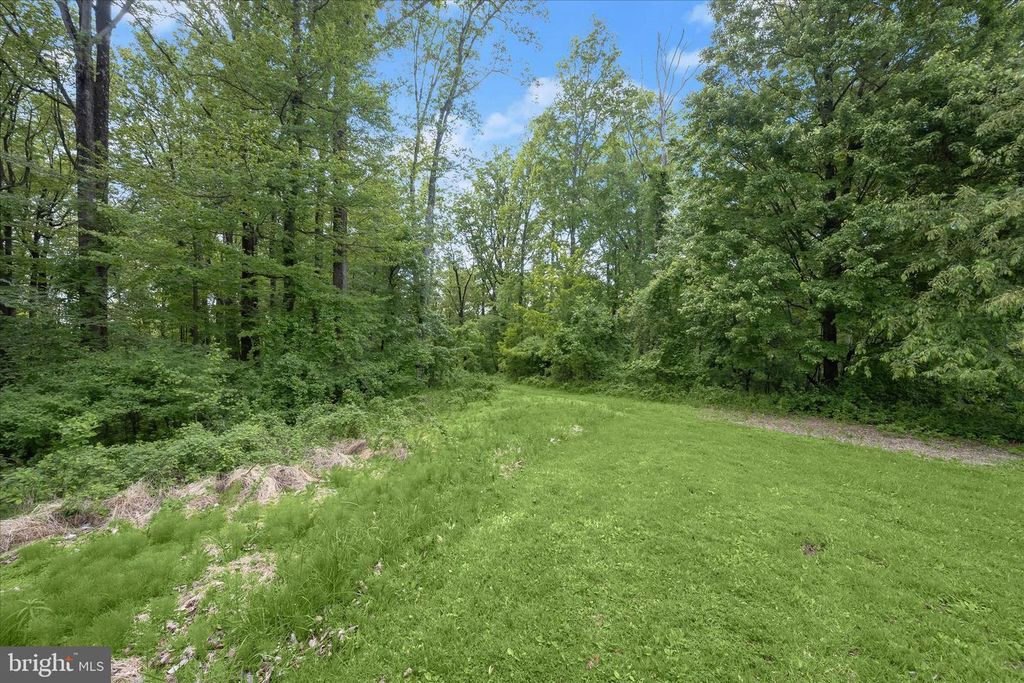 Image 9 of property listing at 2994 FALLS RUN RD, Randallstown, MD 21133