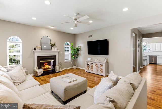 1301 SASSAFRAS LN, Williamstown, NJ 08094