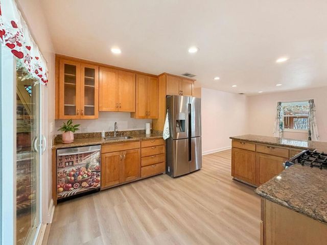 1290 De Solo Drive, Pacifica, CA 94044
